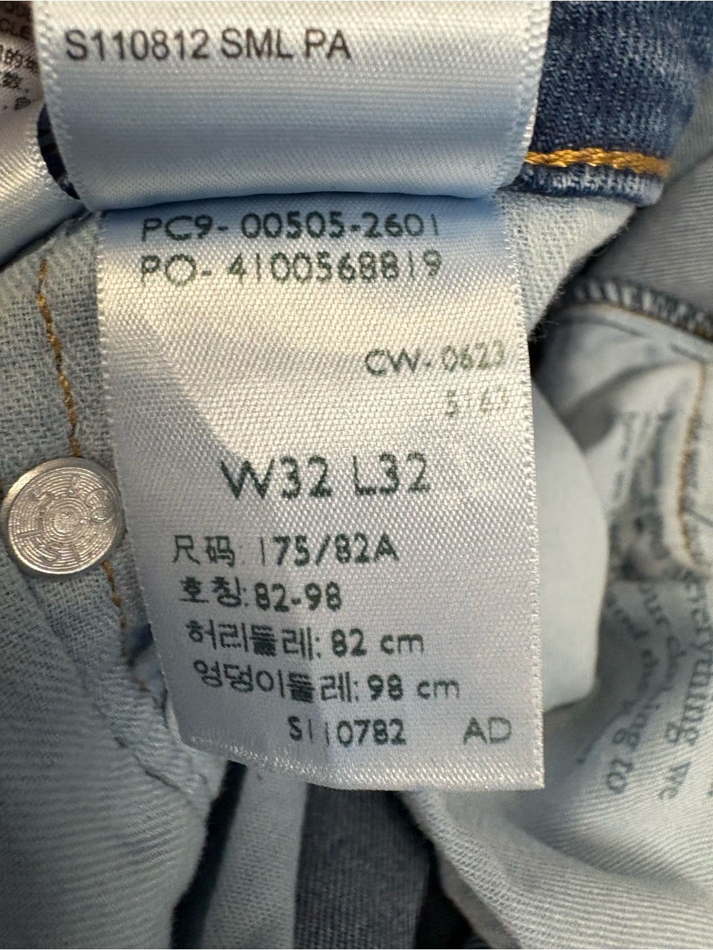 Levi's Men’s 505 Blue Denim Jeans with Tan Leather Patch and Red Tab - Picture 11 of 12